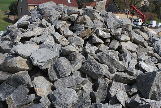 Bruchsteinmauerwerk – Gneis / silber-grau  